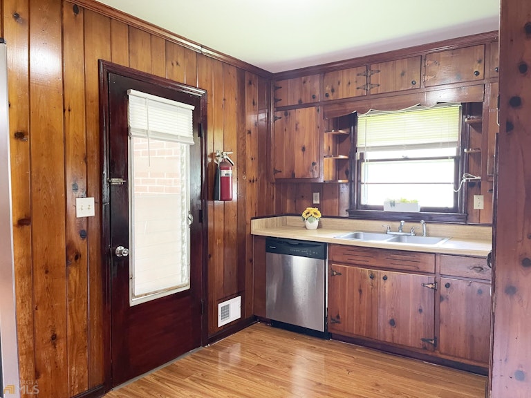 Photo 6 of 17 - 1802 Lake Harbin Rd, Morrow, GA 30260