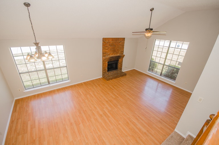 Photo 5 of 29 - 6205 Sasaki Way, Garland, TX 75043
