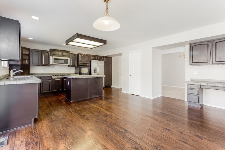 Photo 10 of 25 - 1715 Paonia Ct, Castle Rock, CO 80109