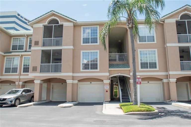 Photo 4 of 43 - 1309 Bay Club Cir #1309, Tampa, FL 33607
