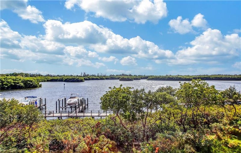 Photo 1 of 25 - 1040 Paseo Del Rio NE, Saint Petersburg, FL 33702