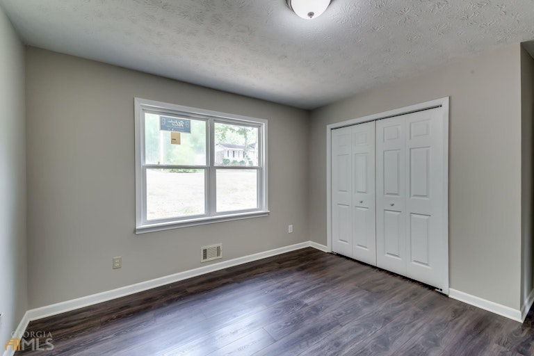 Photo 12 of 24 - 2920 NW Landmark Dr, Conyers, GA 30094