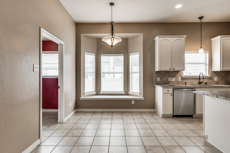 Photo 16 of 24 - 1226 Long Leaf Dr, Savannah, TX 76227