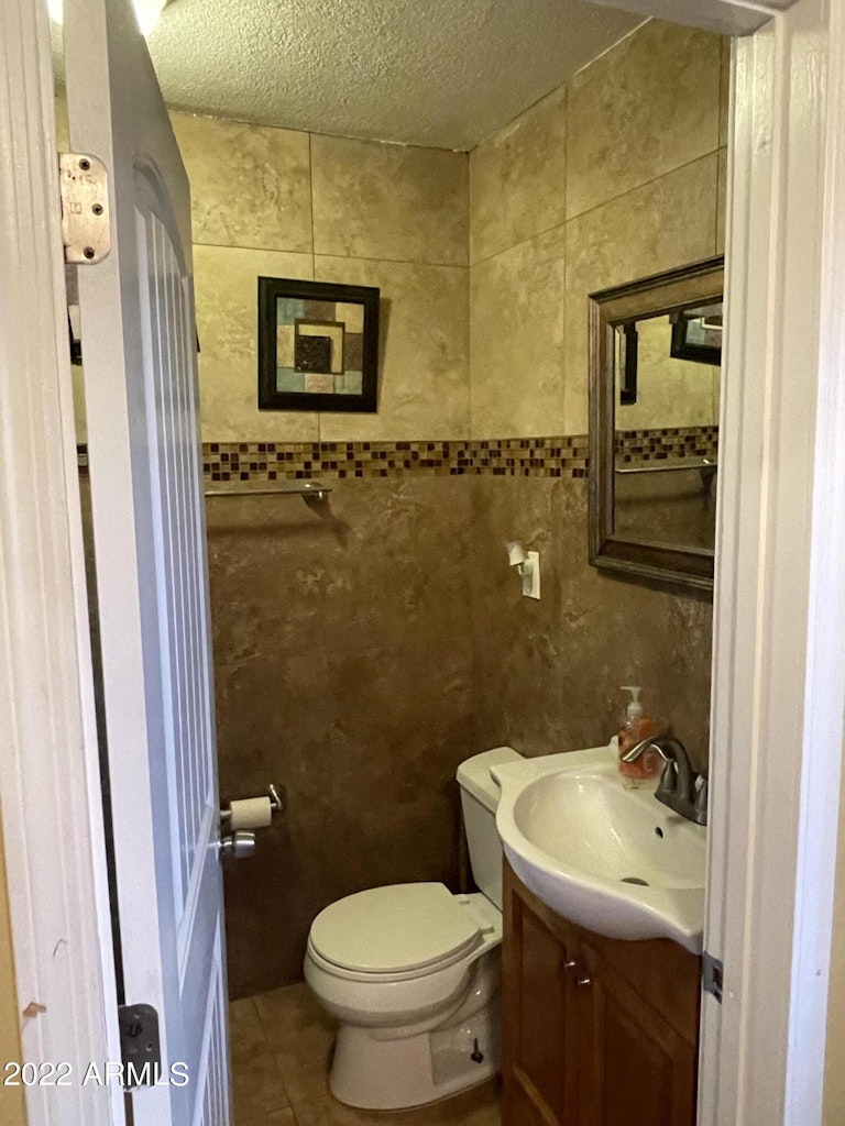 Photo 16 of 28 - 6414 W Avalon Dr, Phoenix, AZ 85033