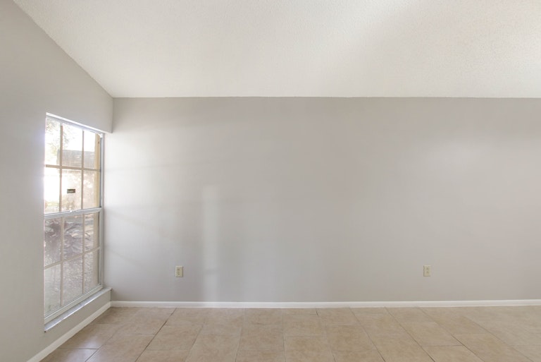 Photo 8 of 17 - 1402 Mohrlake Dr, Brandon, FL 33511
