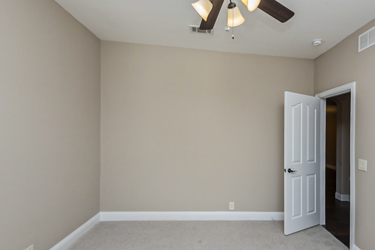 Photo 19 of 32 - 1110 Safrano St, Midlothian, TX 76065