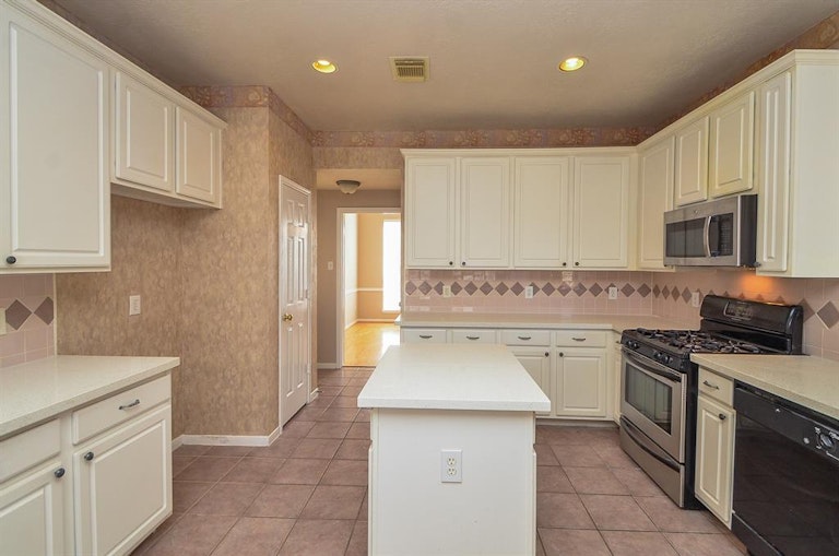 Photo 15 of 34 - 14810 Winterfair Dr, Houston, TX 77082