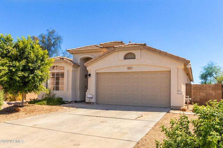 Photo 3 of 29 - 8227 W Apache St, Phoenix, AZ 85043