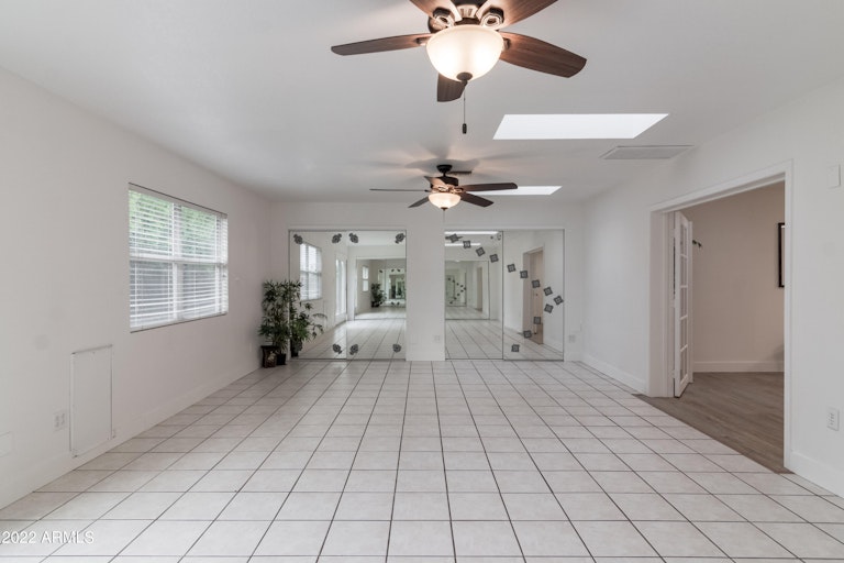 Photo 15 of 33 - 2816 W Villa Maria Dr, Phoenix, AZ 85053