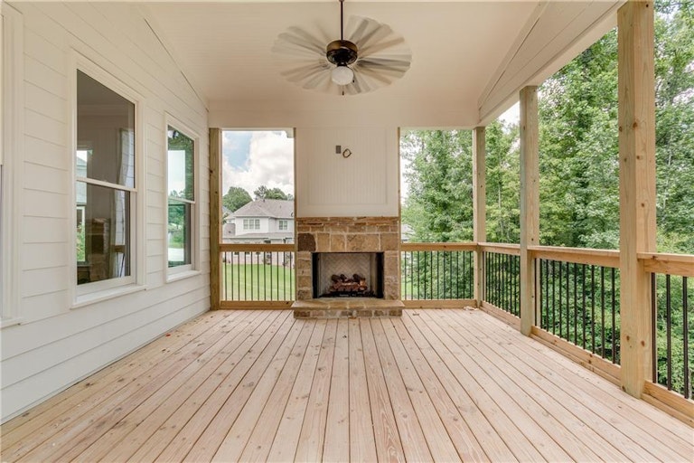Photo 17 of 41 - 3913 Chapel Heights Dr, Marietta, GA 30062
