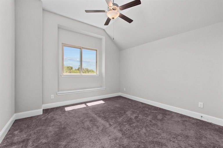 Photo 26 of 38 - 5922 Arcola Meadow Ct, Houston, TX 77059