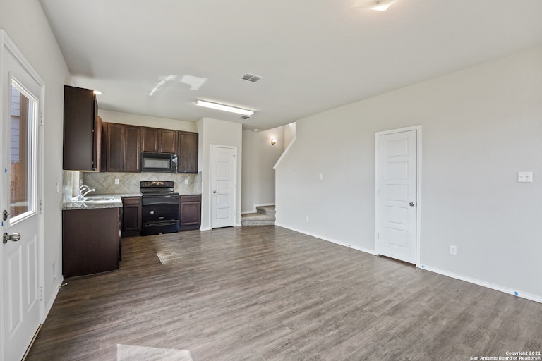 Photo 6 of 19 - 9311 Somers Bnd, San Antonio, TX 78211