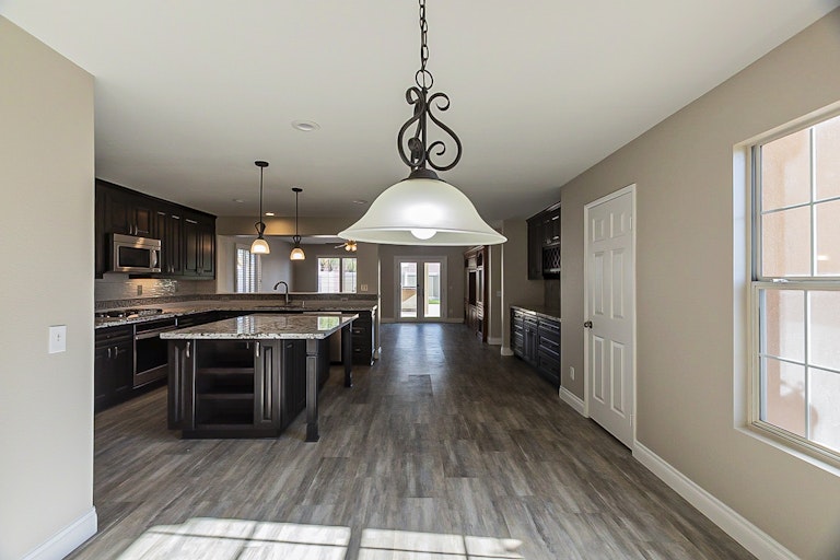 Photo 10 of 33 - 363 Selkirk Dr, Corona, CA 92881