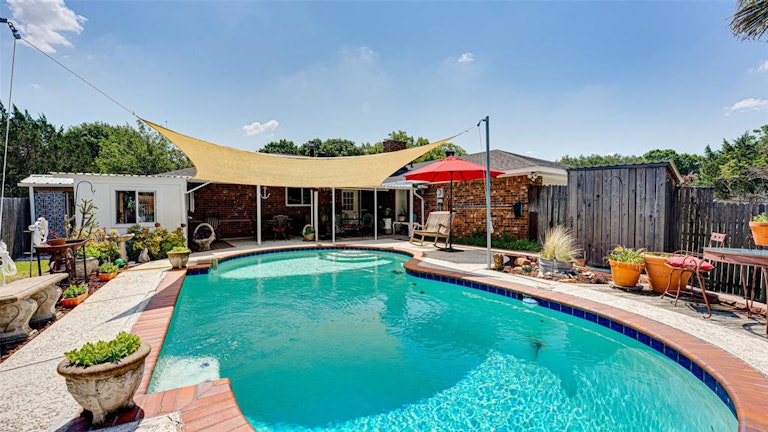 Photo 29 of 33 - 505 Newcastle Dr, Desoto, TX 75115