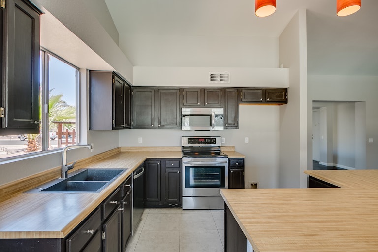 Photo 4 of 26 - 3939 E Waltann Ln, Phoenix, AZ 85032