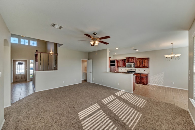 Photo 3 of 32 - 400 Stone Crossing Ln, Fort Worth, TX 76140