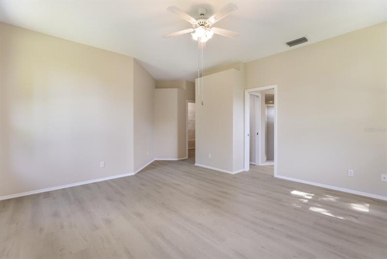 Photo 16 of 28 - 5706 Stone Pointe Dr, Sarasota, FL 34233
