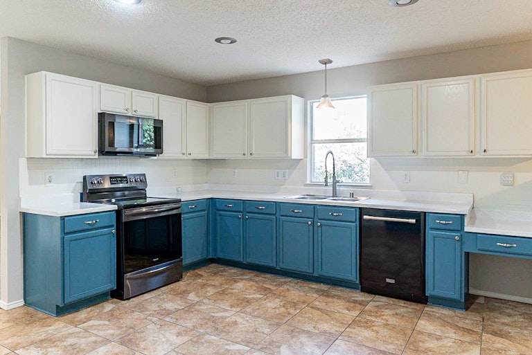 Photo 4 of 34 - 7813 Shoal Bnd, Denton, TX 76210