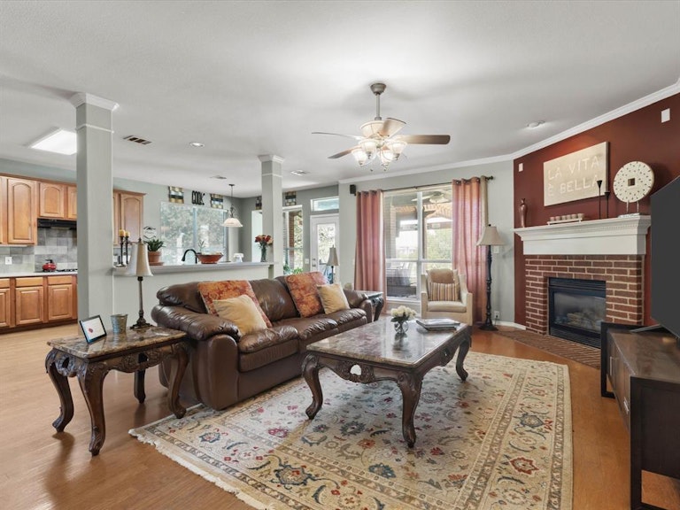 Photo 9 of 38 - 4133 Walnut Creek Ct, Fort Worth, TX 76137