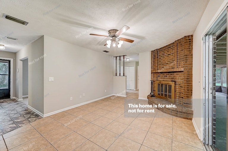 Photo 30 of 38 - 6382 Johnnie Cir W, Jacksonville, FL 32244