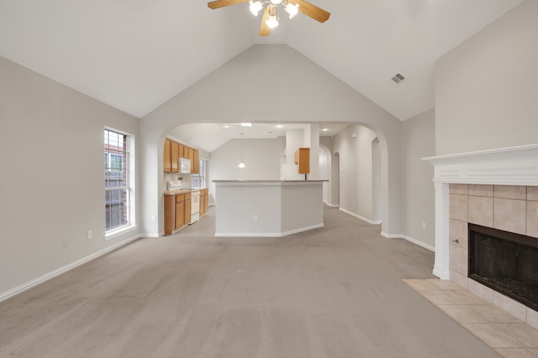 Photo 2 of 27 - 4612 Marguerite Ln, Fort Worth, TX 76123