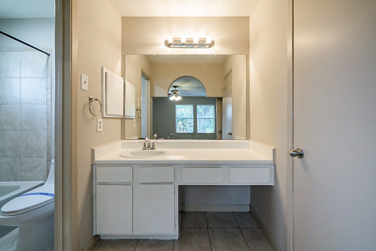 Photo 6 of 32 - 105 Greenshire Dr, League City, TX 77573