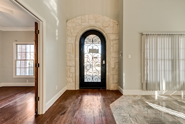 Photo 9 of 31 - 3612 Amber Hills Dr, Dallas, TX 75287