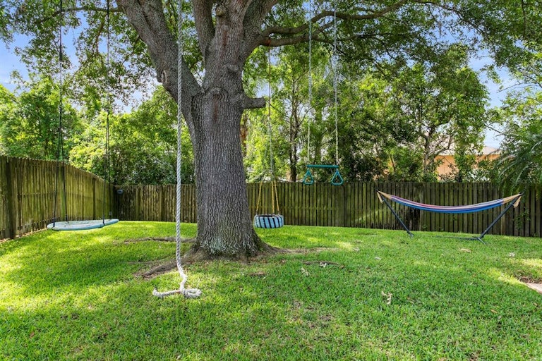 Photo 53 of 68 - 19139 Cherry Rose Cir, Lutz, FL 33558