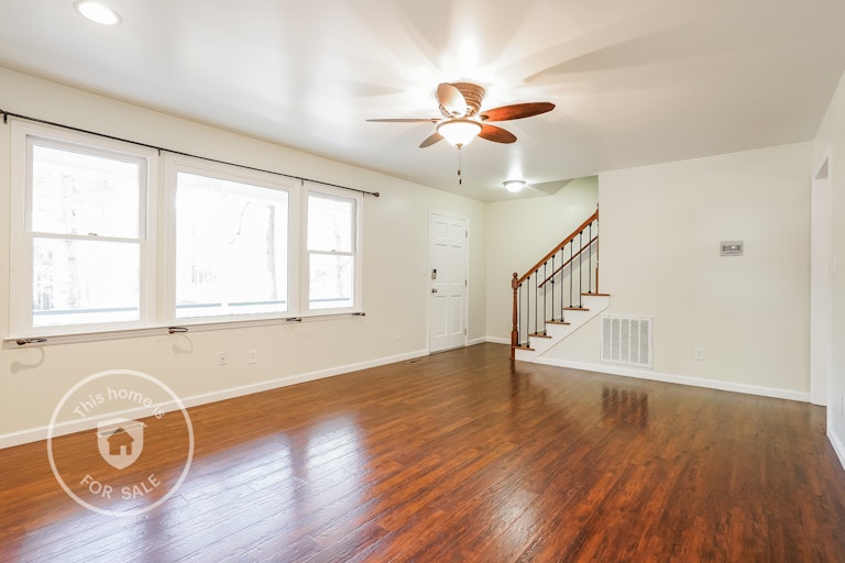 Photo 7 of 25 - 1405 Walking Trl, Fuquay Varina, NC 27526