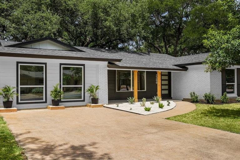 Photo 32 of 33 - 2300 Fair Oaks Dr, Austin, TX 78745