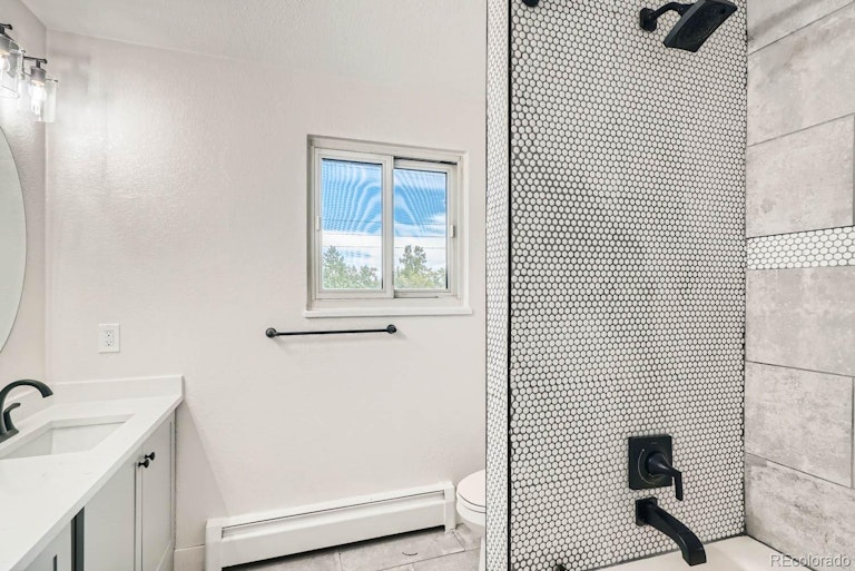 Photo 18 of 27 - 1352 S Cape Way, Lakewood, CO 80232