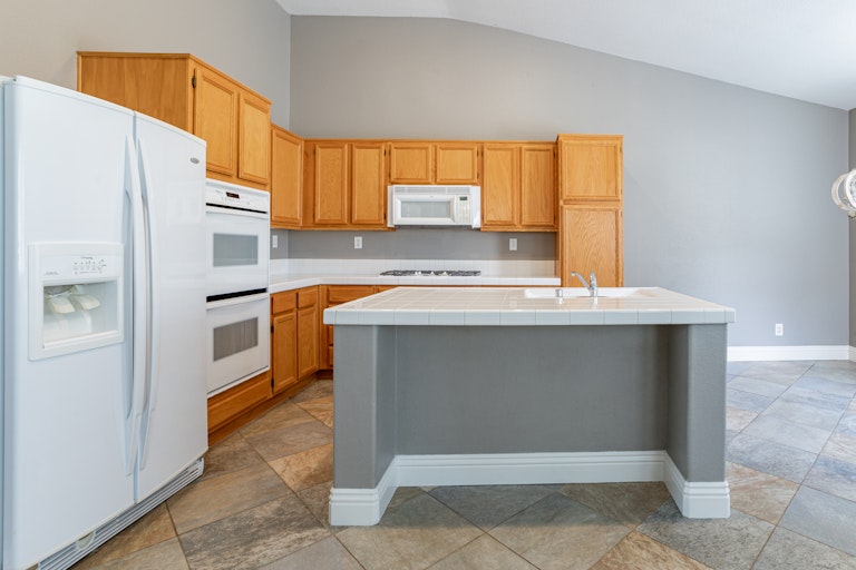 Photo 4 of 26 - 7406 Muir Ct, Highland, CA 92346