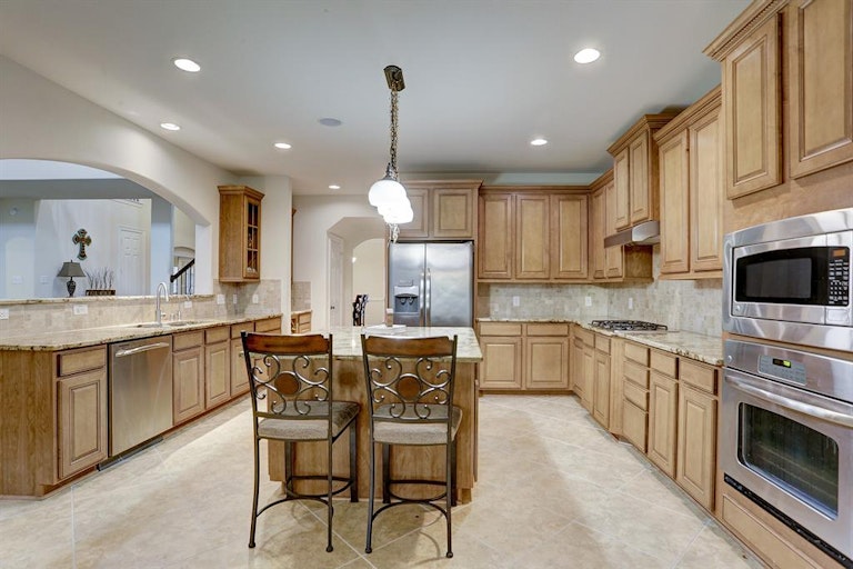 Photo 10 of 32 - 3910 Randle Ridge Ct, Fulshear, TX 77441