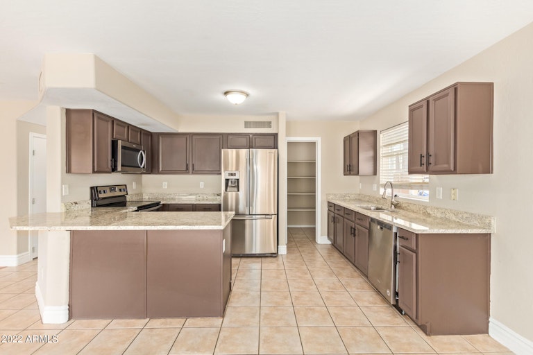 Photo 16 of 32 - 14880 W Columbine Dr, Surprise, AZ 85379