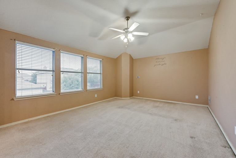 Photo 15 of 25 - 3700 Diamond Ranch Rd, Roanoke, TX 76262