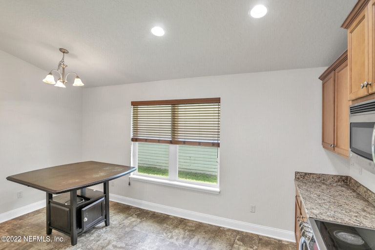 Photo 8 of 35 - 5816 Round Table Rd, Jacksonville, FL 32254