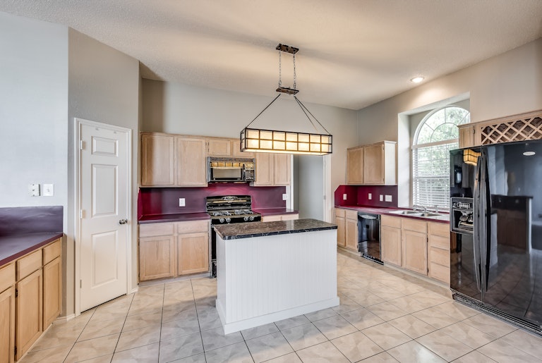 Photo 16 of 29 - 1677 Shannon Dr, Lewisville, TX 75077