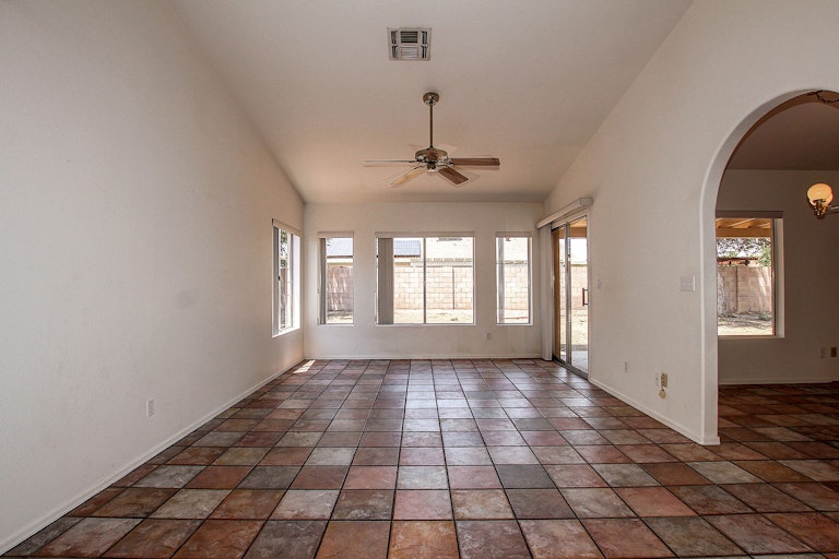 Photo 16 of 27 - 10920 W Lawrence Ln, Peoria, AZ 85345
