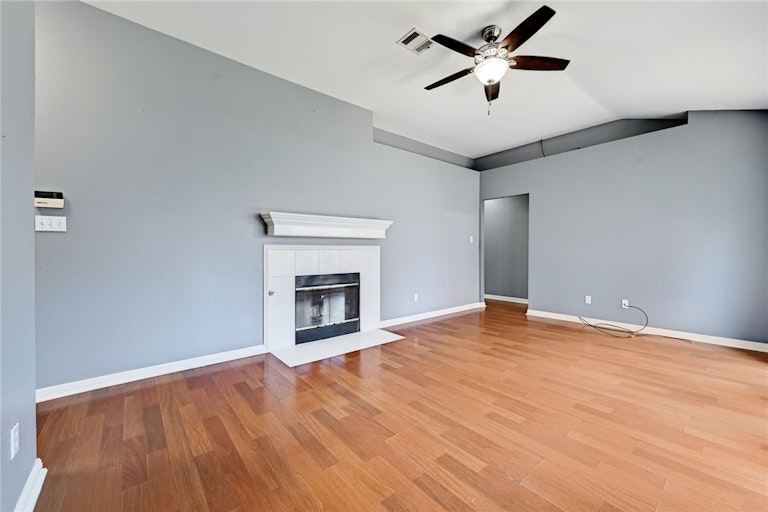 Photo 4 of 25 - 7228 Wardman Dr, Del Valle, TX 78617