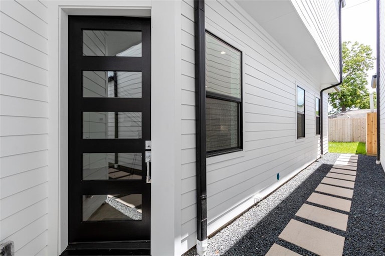 Photo 5 of 33 - 3410 Hardy St, Houston, TX 77009
