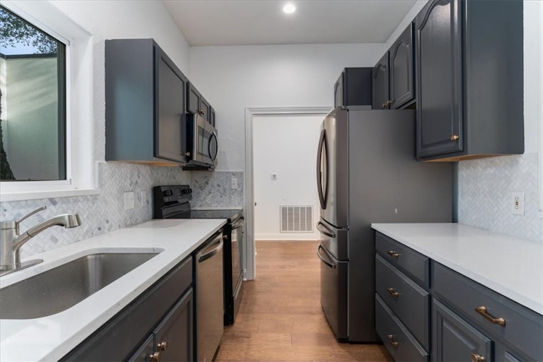 Photo 12 of 34 - 411 Seawind, Lakeway, TX 78734