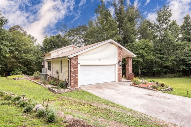 Photo 2 of 43 - 2415 Overlook Dr SW, Conyers, GA 30094