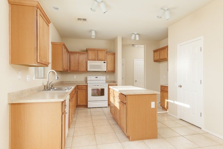 Photo 5 of 27 - 6704 S 54th Ln, Phoenix, AZ 85339