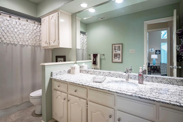 Photo 18 of 24 - 2206 Timberline Dr, Carrollton, TX 75007