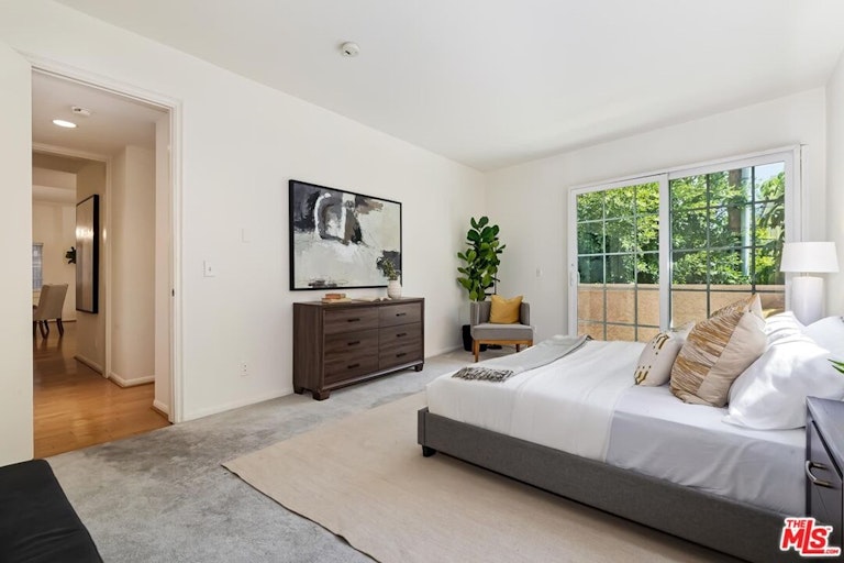 Photo 18 of 25 - 10960 Wellworth Ave #102, Los Angeles, CA 90024