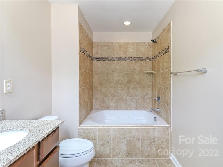 Photo 18 of 39 - 7620 Red Mulberry Way, Charlotte, NC 28273