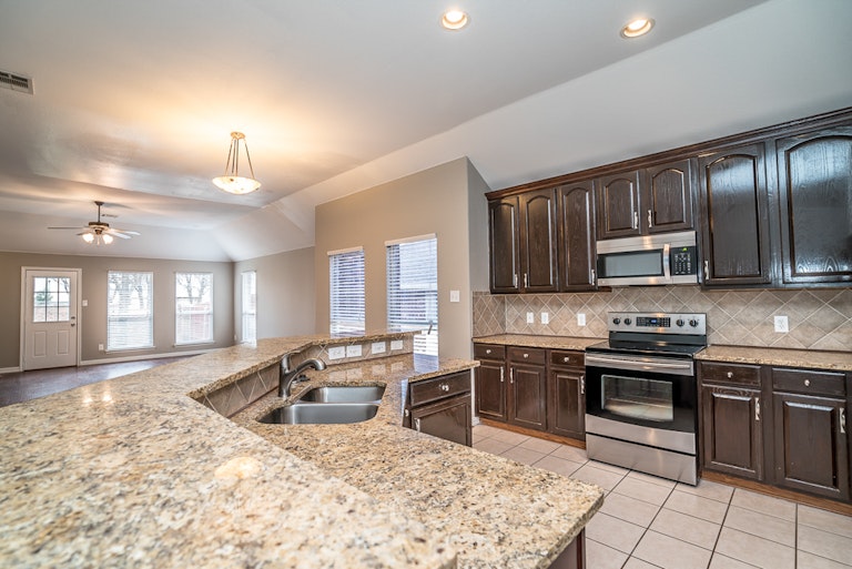 Photo 7 of 24 - 8009 Indian Palms Trl, McKinney, TX 75070