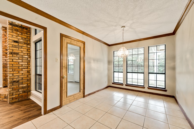 Photo 10 of 27 - 1310 Highland Dr, Mansfield, TX 76063