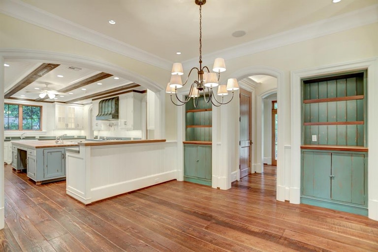 Photo 12 of 49 - 6630 Richardson Rd, Houston, TX 77069