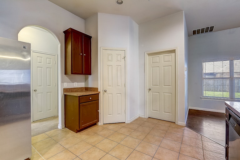 Photo 29 of 41 - 110 Harvest Hill Ln, Red Oak, TX 75154